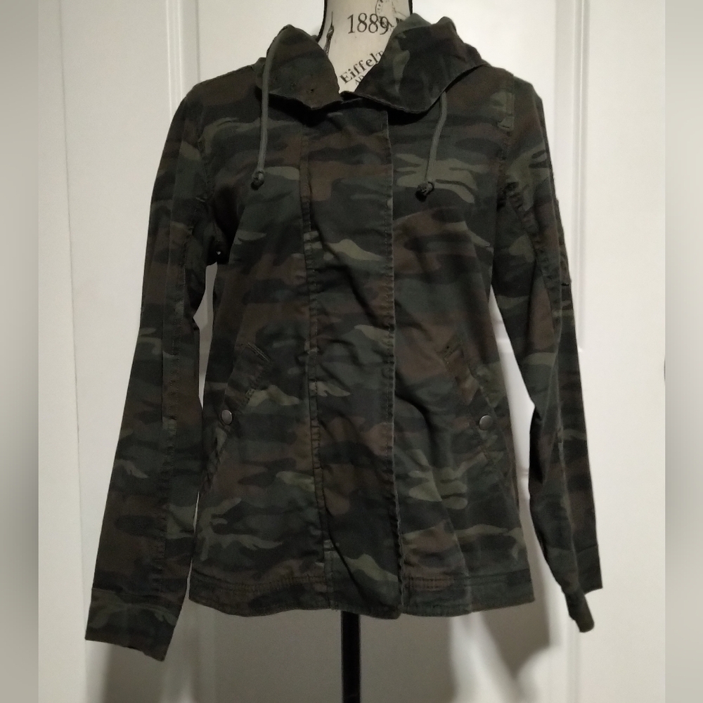 BRAND NEW American Eagle Outfitters Green Camo Utility Jacket - Size M